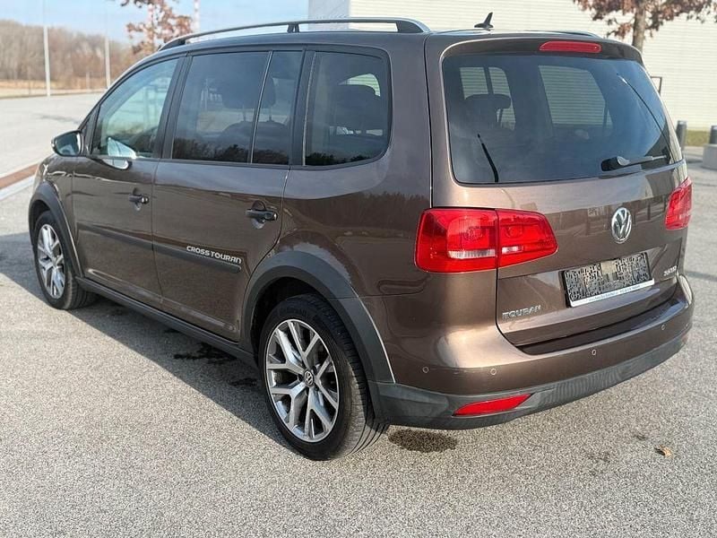 Gebraucht VW Touran Cross 140 PS (102 kW) 2014 Braun Van / Kleinbus