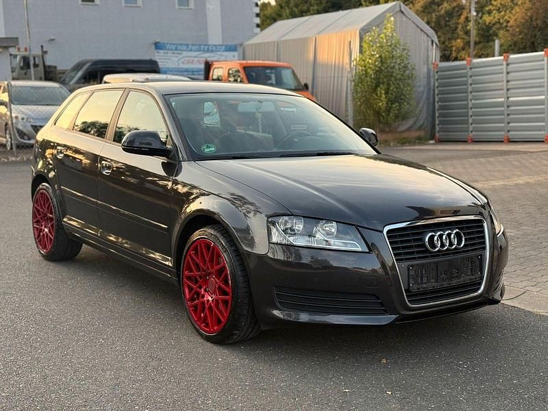 Grau Gebraucht 2009 Audi A3 Sportback Attraction Kleinwagen | 7.990 € (Guter Preis) - Bild 1/4