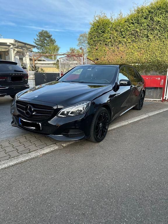 Schwarz Gebraucht 2013 Mercedes E220 Edition Limousine | 16.500 € (Teuer) - Bild 1/4