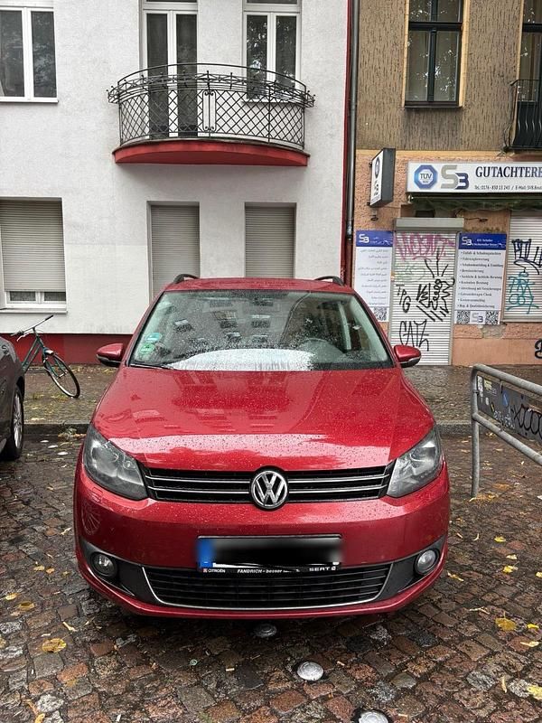 Rot Gebraucht 2011 VW Touran Van / Kleinbus | 5.900 € (Guter Preis) - Bild 1/4