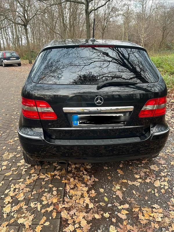 Gebraucht Mercedes B180 120 PS (88 kW) 2009 Schwarz Van / Kleinbus