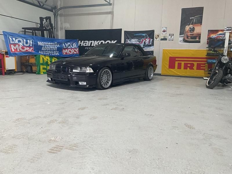 Schwarz Gebraucht 1998 BMW 328 Cabriolet Cabrio | 31.900 € - Bild 1/4