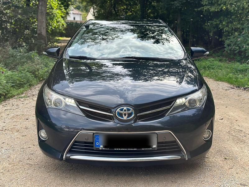 Schwarz Gebraucht 2013 Toyota Auris Hybrid Limousine | 8.000 € (Fairer Preis) - Bild 1/4