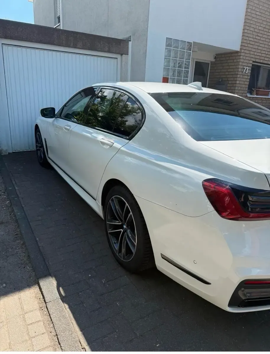 Gebraucht BMW 730 286 PS (210 kW) 2021 Weiß Limousine