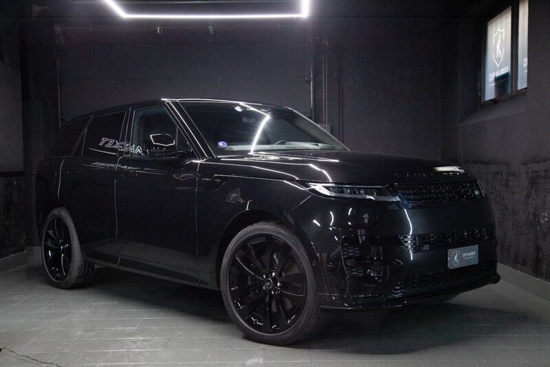 Schwarz Gebraucht 2023 Land Rover Range Rover Sport First Edition SUV | 121.695 € (Superpreis) - Bild 1/4