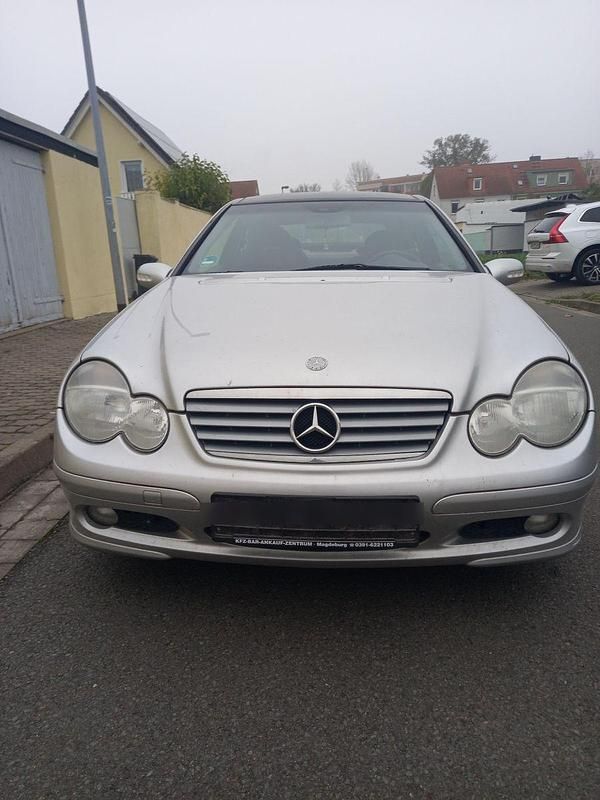 Gebraucht Mercedes C180 129 PS (94 kW) 2002 Silber Coupé