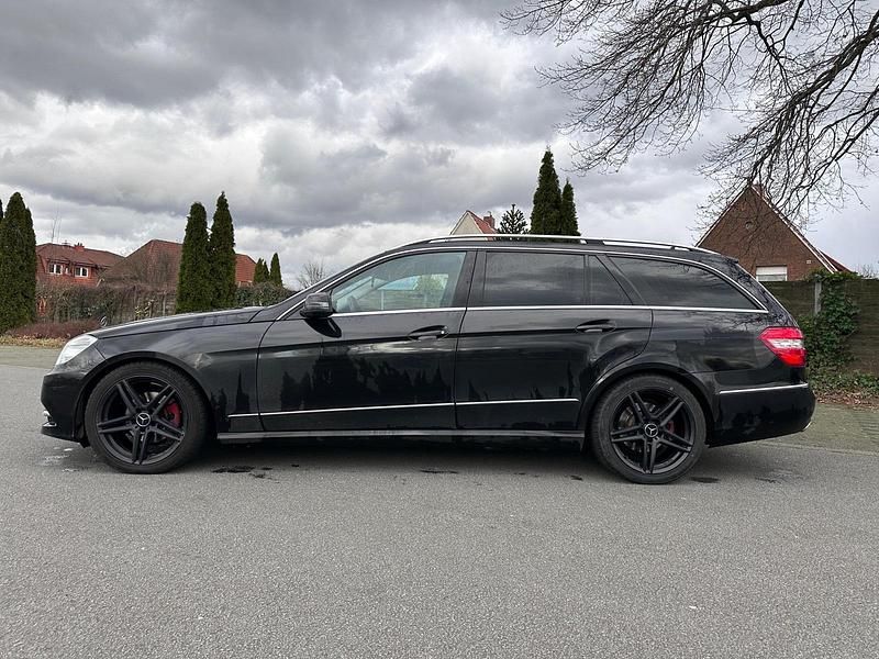 Gebraucht Mercedes E220 Avantgarde 170 PS (125 kW) 2012 Andere farben Kombi
