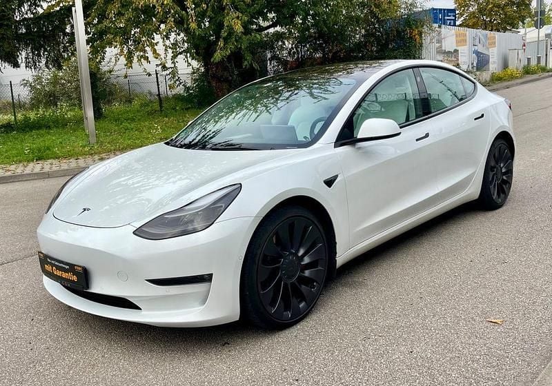 Weiß Gebraucht 2022 Tesla Model 3 Performance Limousine | 28.490 € (Guter Preis) - Bild 1/4