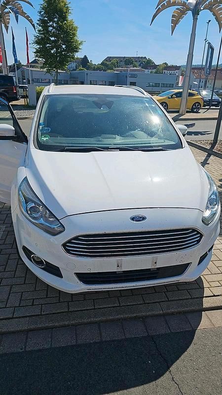 Weiß Gebraucht 2018 Ford S-MAX S Van / Kleinbus | 9.750 € (Superpreis) - Bild 1/4