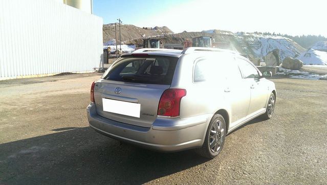 Gebraucht Toyota Avensis 116 PS (85 kW) 2004 Silber metallic Kombi