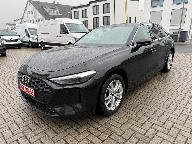 Gebraucht Audi A5 Sport 150 PS (110 kW) 2025 Schwarz Kombi
