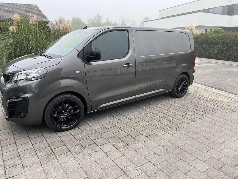 Gebraucht Peugeot Expert 144 PS (105 kW) 2023 Grau Van