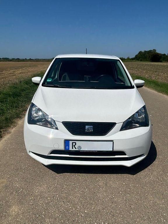 Weiß Gebraucht 2015 Seat Mii Chic Kleinwagen | 6.000 € (Fairer Preis) - Bild 1/4