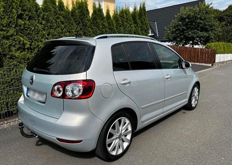 Silber Gebraucht 2010 VW Golf VI Highline Kombi | 5.999 € (Etwas zu teuer) - Bild 1/4