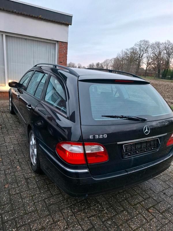 Gebraucht Mercedes E320 224 PS (164 kW) 2004 Schwarz Kombi