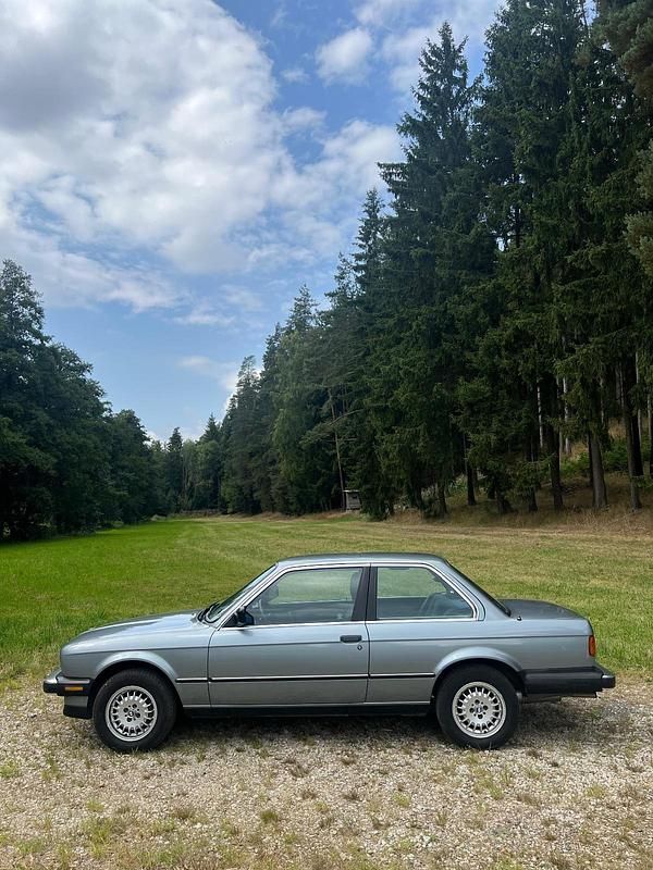 Gebraucht BMW 325 122 PS (89 kW) 1986 Blau Coupé