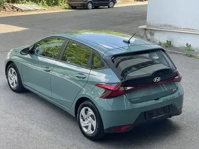 Gebraucht Hyundai i20 Select 84 PS (61 kW) 2023 Grün Kleinwagen