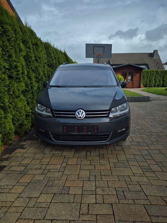 Gebraucht VW Sharan Comfortline 150 PS (110 kW) 2019 Van / Kleinbus