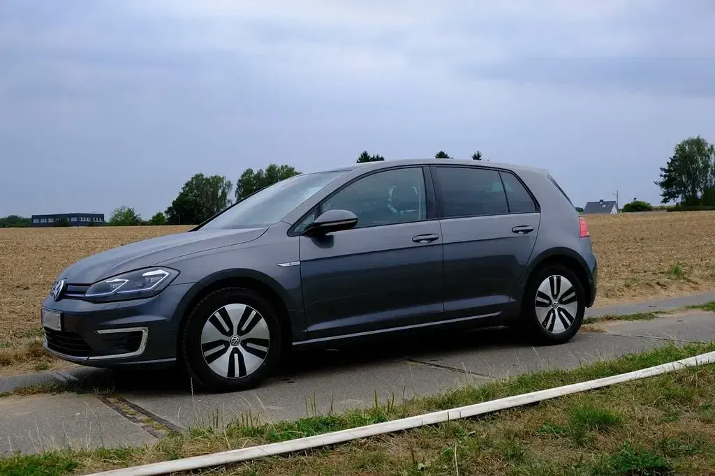 Gebraucht VW e-Golf 100 kW (136 PS) 2020 Grau Kleinwagen