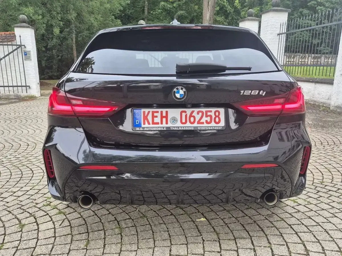 Gebraucht BMW 128 265 PS (194 kW) 2023 Saphirschwarz Kleinwagen