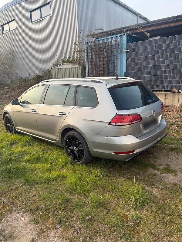 Gebraucht VW Golf VII 150 PS (110 kW) 2017 Gold Kombi
