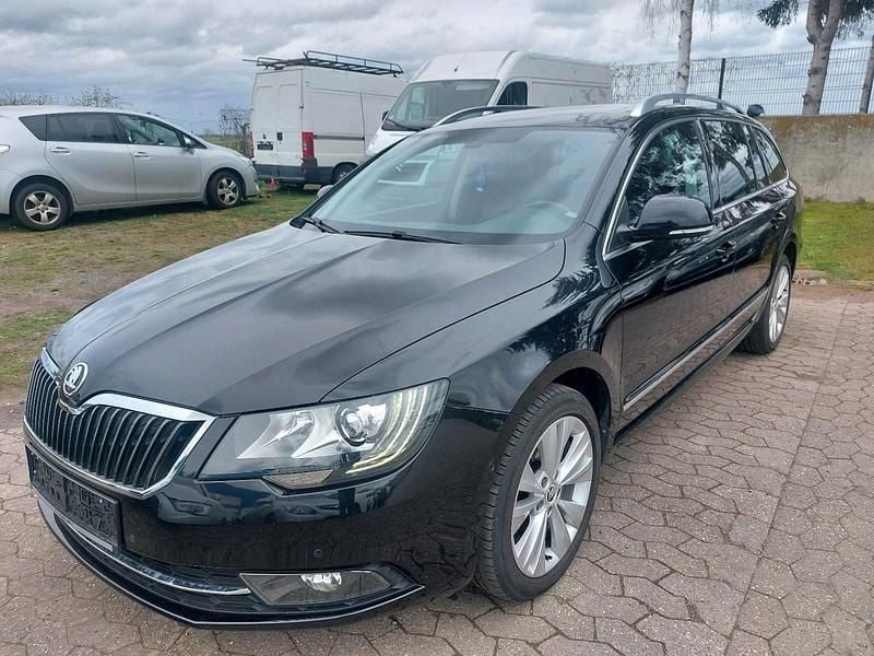 Gebraucht Skoda Superb 105 PS (77 kW) 2015 Schwarz Kombi