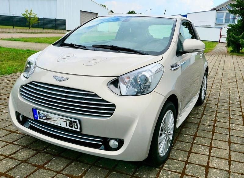 Silber Gebraucht 2011 Aston Martin Cygnet Kleinwagen | 45.500 € - Bild 1/4