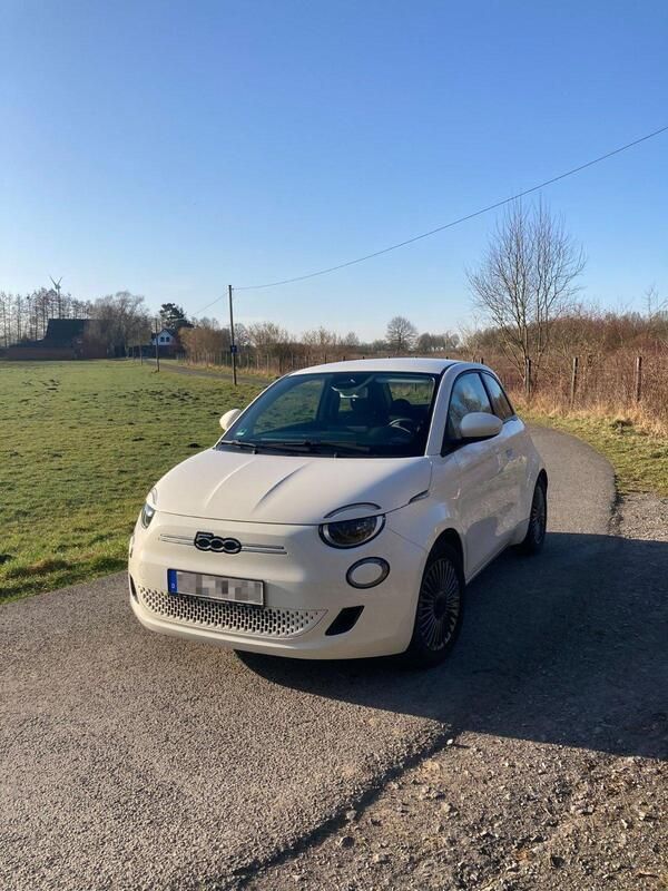 Weiß Gebraucht 2022 Fiat 500e Icon Limousine | 14.500 € (Guter Preis) - Bild 1/4