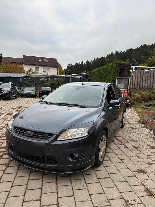 Grau Gebraucht 2008 Ford Focus Limousine | 690 € (Superpreis) - Bild 1/4