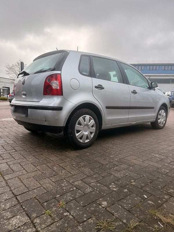 Gebraucht VW Polo Basis 64 PS (47 kW) 2004 Silber Kleinwagen