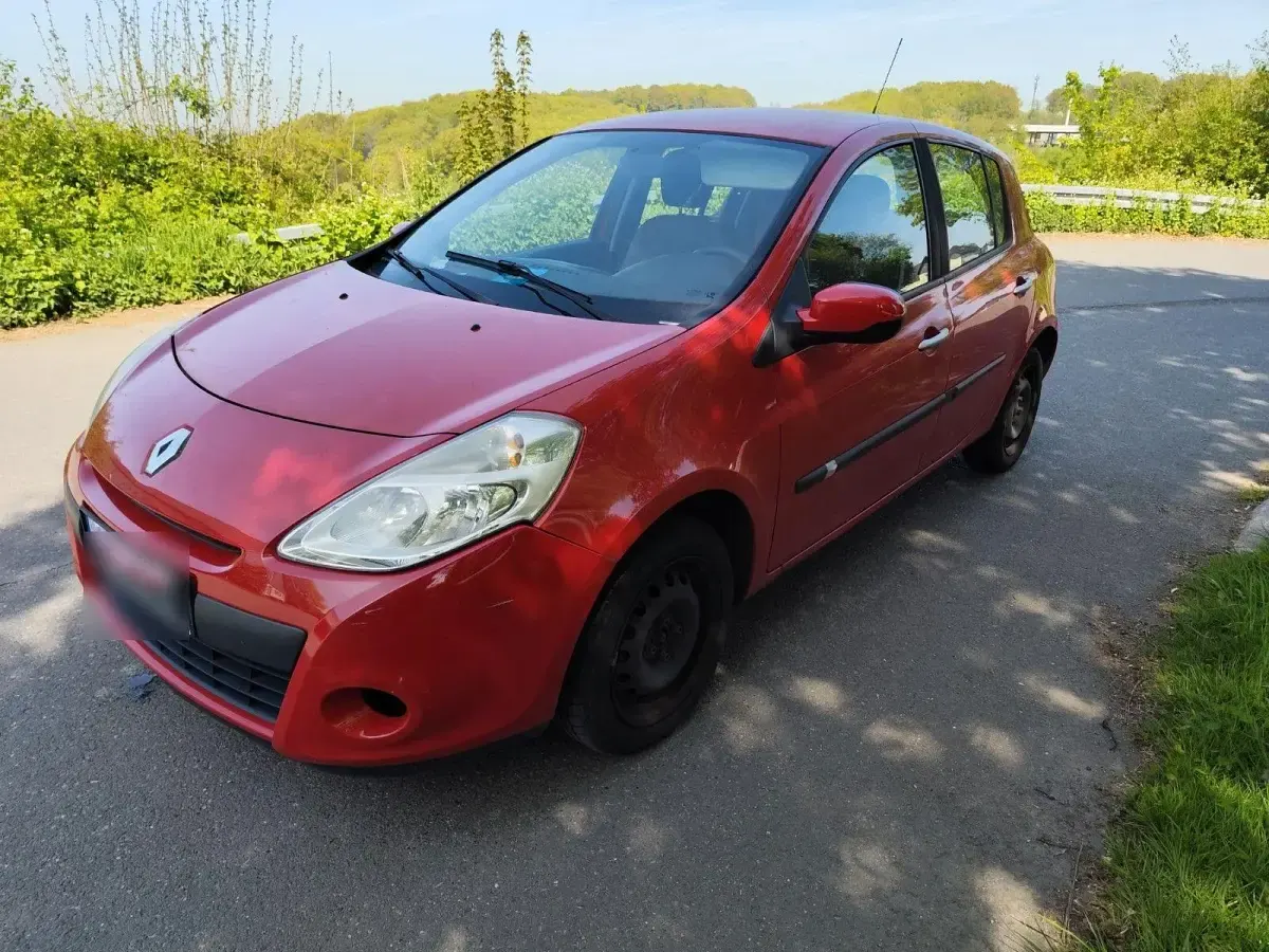 Second-hand Renault Clio II Expression 75 CP (55 kW) 2011 Hatchback