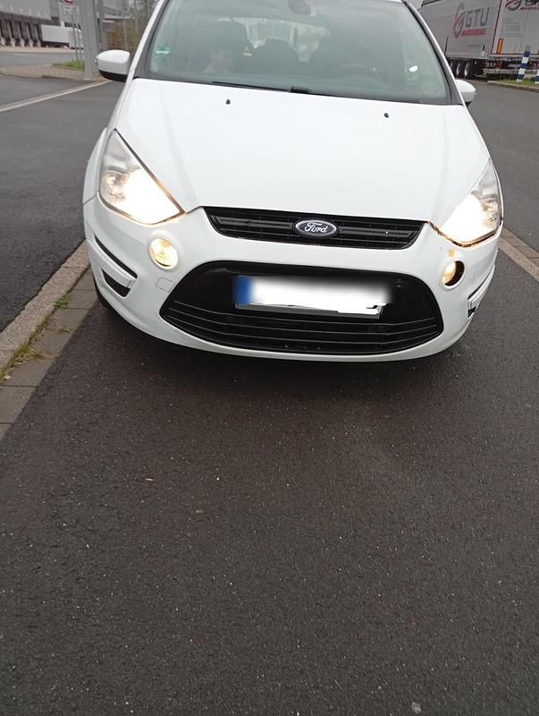 Weiß Gebraucht 2010 Ford S-MAX S Van / Kleinbus | 2.550 € (Guter Preis) - Bild 1/4