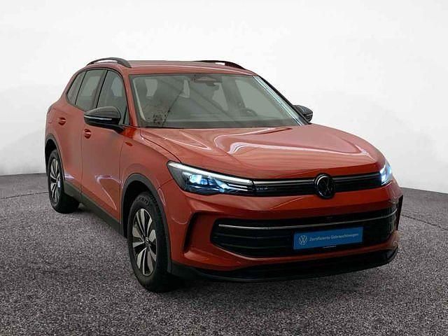 Gebraucht VW Tiguan Goal 150 PS (110 kW) 2025 Rot SUV