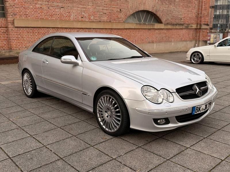 Gebraucht Mercedes CLK220 150 PS (110 kW) 2006 Silber Coupé