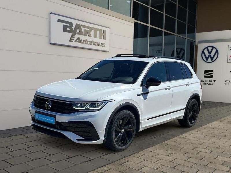 Oryxweiß perlmutteffekt (metallic) Gebraucht 2021 VW Tiguan R-line Plus SUV | 34.590 € (Fairer Preis) - Bild 1/4