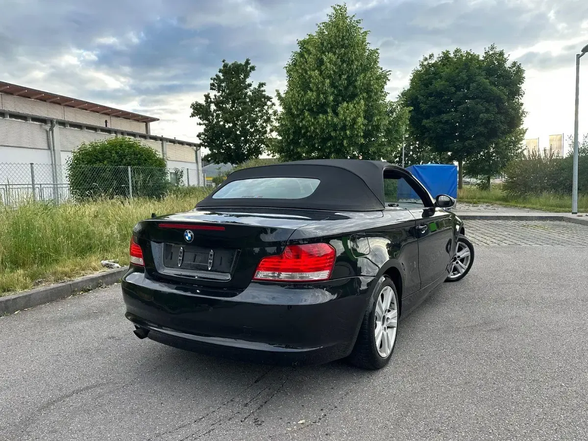 Gebraucht BMW 118 Cabriolet Sport Line 143 PS (105 kW) 2009 Schwarz Cabrio