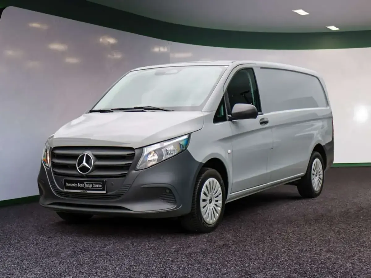 Gebraucht Mercedes Vito 163 PS (119 kW) 2025 Grau / manufaktur alpingrau Van
