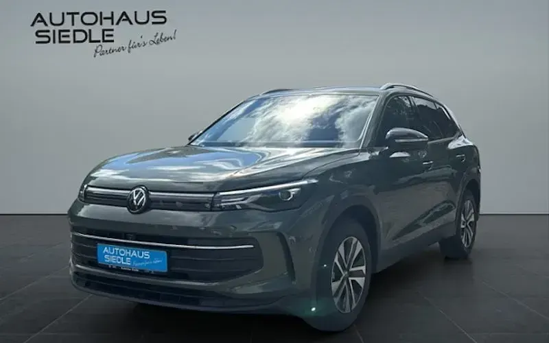 Neu VW Tiguan 150 PS (110 kW) 2026 Grün SUV