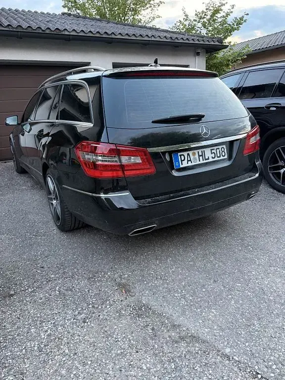 Gebraucht Mercedes E250 204 PS (150 kW) 2012 Schwarz Limousine