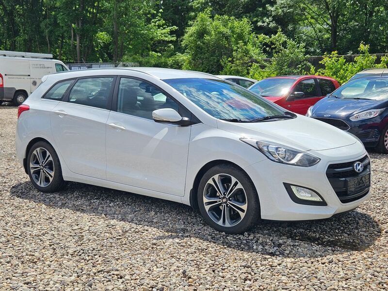 Gebraucht Hyundai i30 135 PS (99 kW) 2017 Weiß Kombi