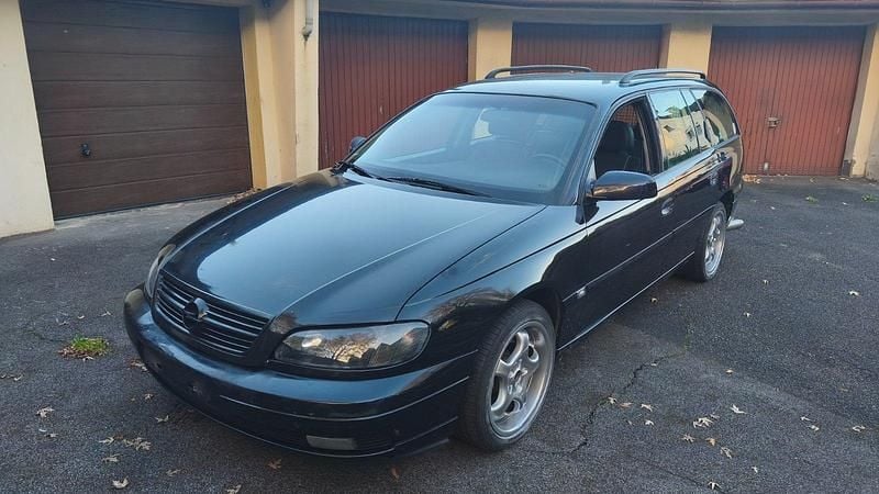 Schwarz Gebraucht 2002 Opel Omega Kombi | 1.150 € (Fairer Preis) - Bild 1/4