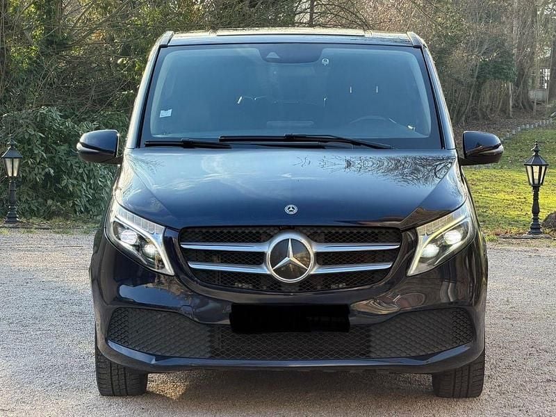 Blau Gebraucht 2020 Mercedes V220 Avantgarde Van / Kleinbus | 21.990 € (Superpreis) - Bild 1/4