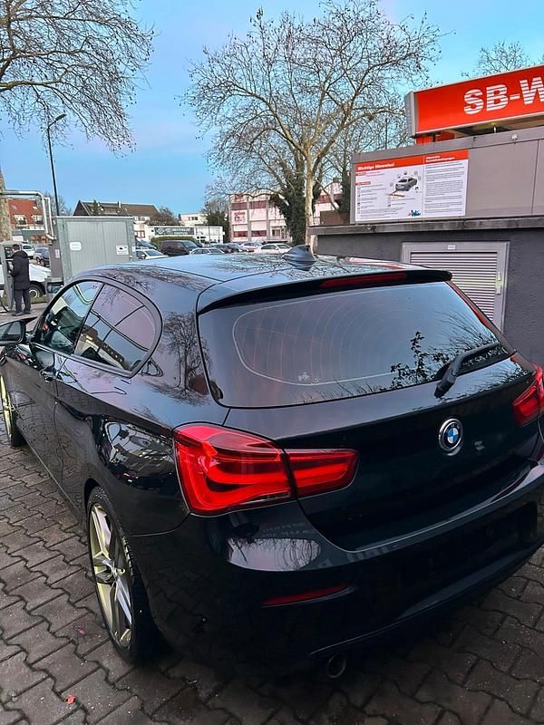 Gebraucht BMW 118 Sport Line 150 PS (110 kW) 2019 Schwarz Kleinwagen
