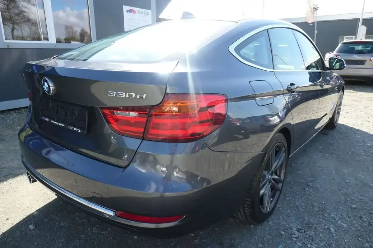 Gebraucht BMW 330 258 PS (189 kW) 2014 Grau Limousine
