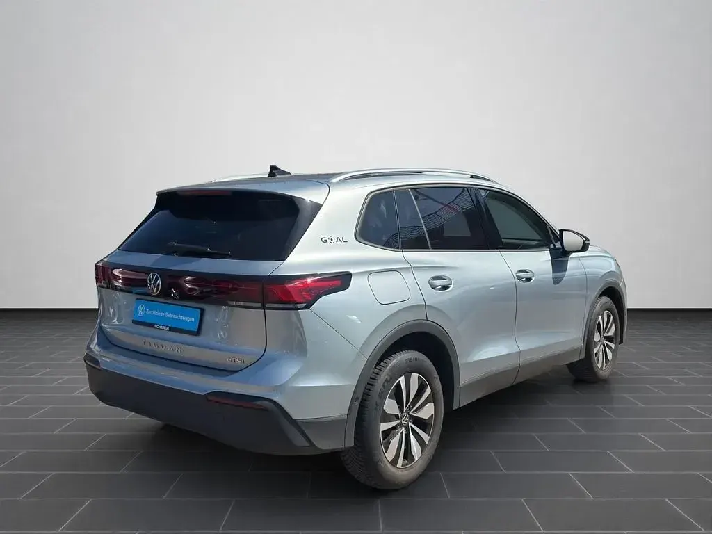 Gebraucht VW Tiguan Goal 150 PS (110 kW) 2025 Oyster silver metallic (metallic) SUV
