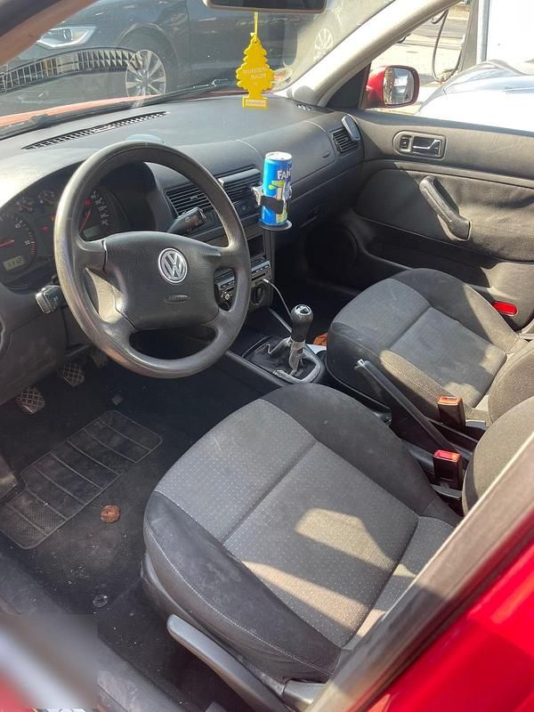 Second-hand VW Golf IV 101 CP (74 kW) 2003 Roșu Hatchback