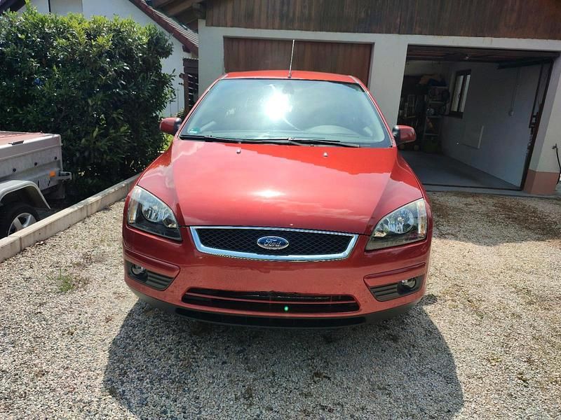 Rot Gebraucht 2007 Ford Focus Titanium | 2.300 € (Fairer Preis) - Bild 1/4