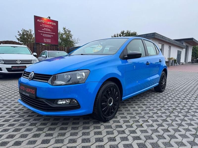Blau Gebraucht 2014 VW Polo Trendline Limousine | 7.490 € (Fairer Preis) - Bild 1/4