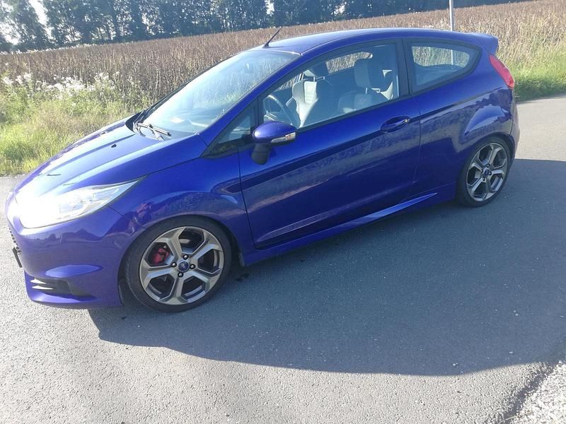 Gebraucht Ford Fiesta ST 182 PS (133 kW) 2014 Blau Kleinwagen