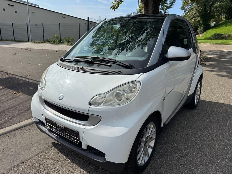 Weiß Gebraucht 2011 Smart ForTwo Coupé Coupé | 4.650 € (Guter Preis) - Bild 1/4